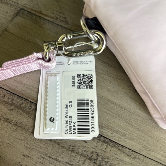 ✨Free With Purchase✨Lululemon Curved Wristlet - Picture 4 of 5